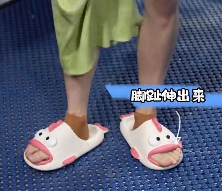 我用ai帮义乌老板重新设计全红婵“丑鱼”拖鞋